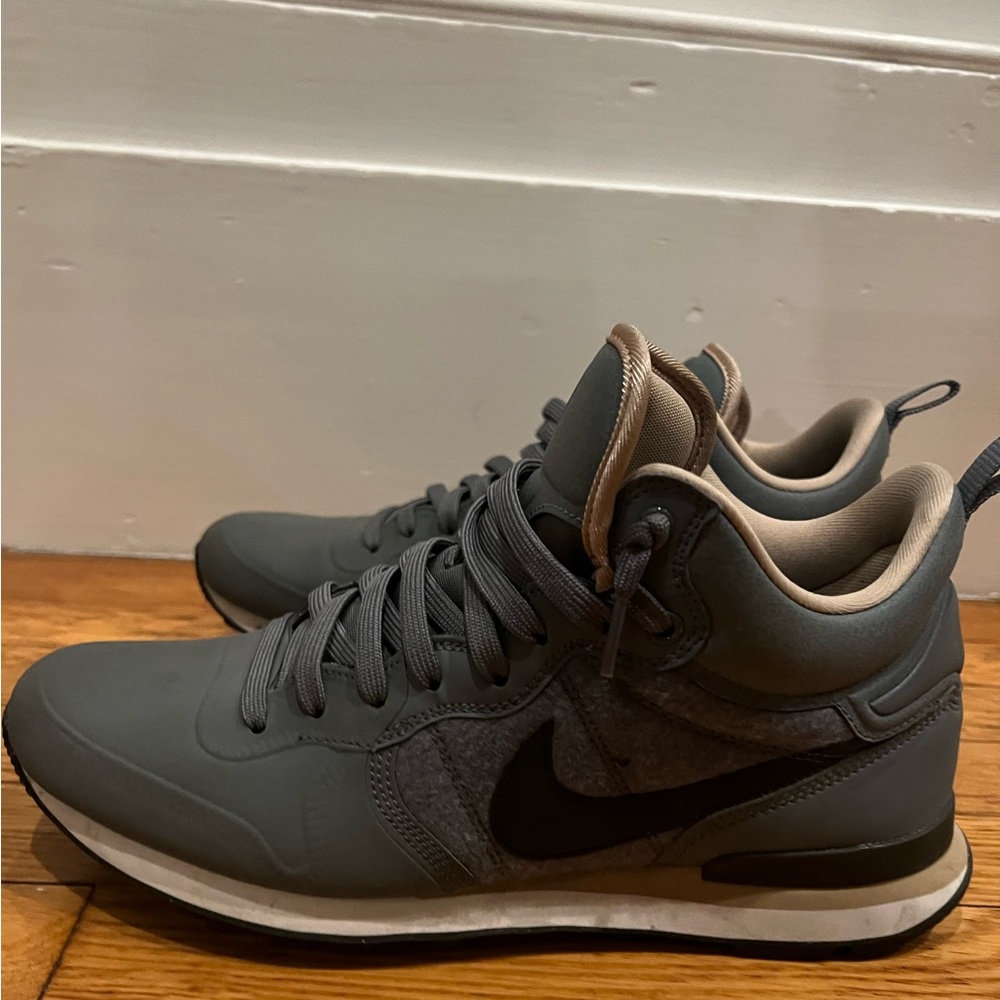 Nike Men's Internationalists Mid shoes
